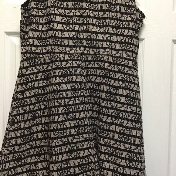 Never worn with tags Dress black and white - Picture 7 of 9